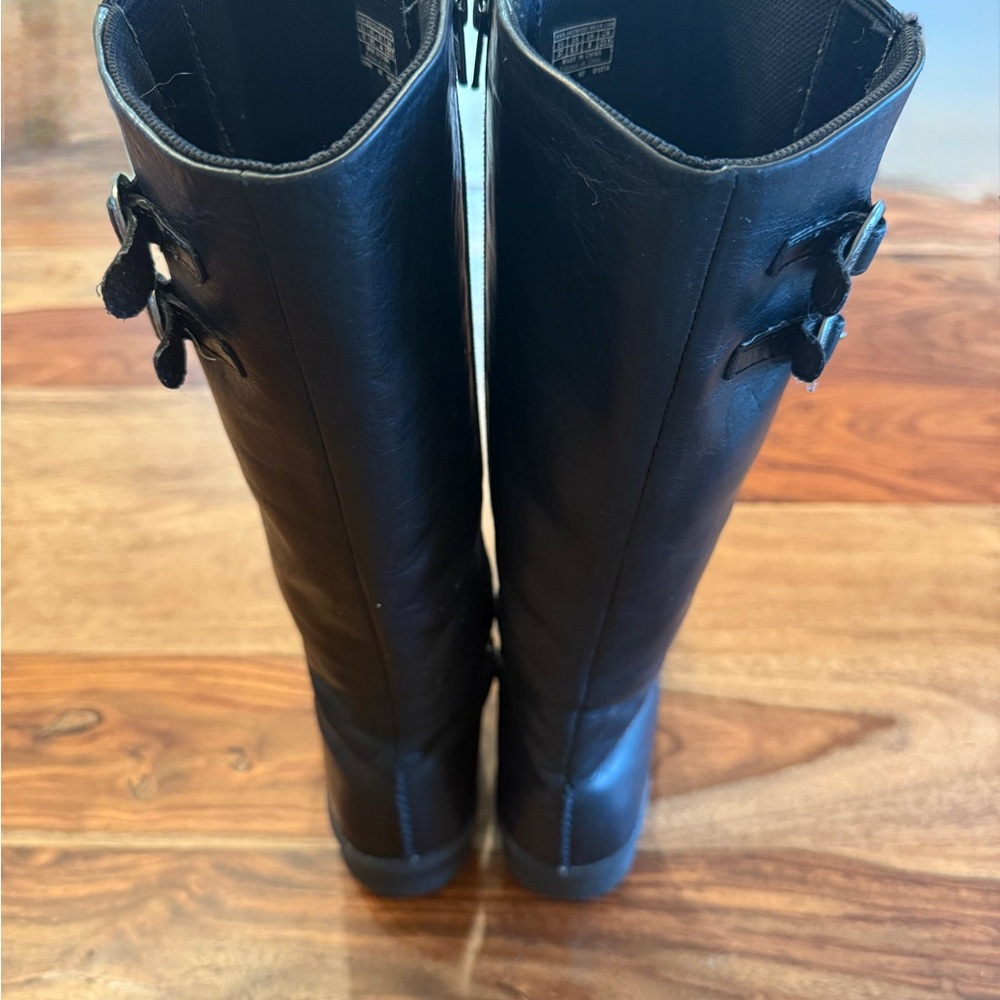 Keen Women’s Tall Leather Boots - Picture 3 of 8
